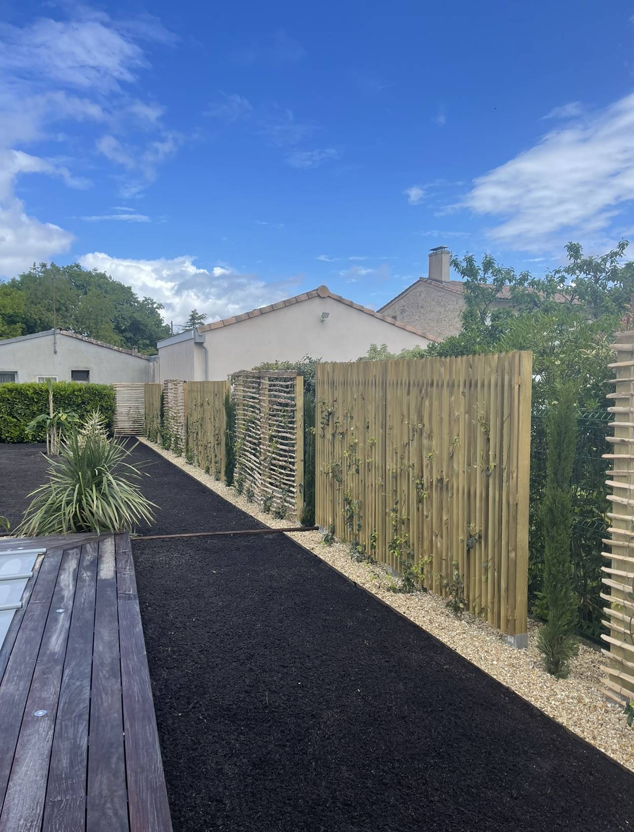 Conception de supports sur mesure pour plantes grimpantes à Blanquefort : Excellence paysagère