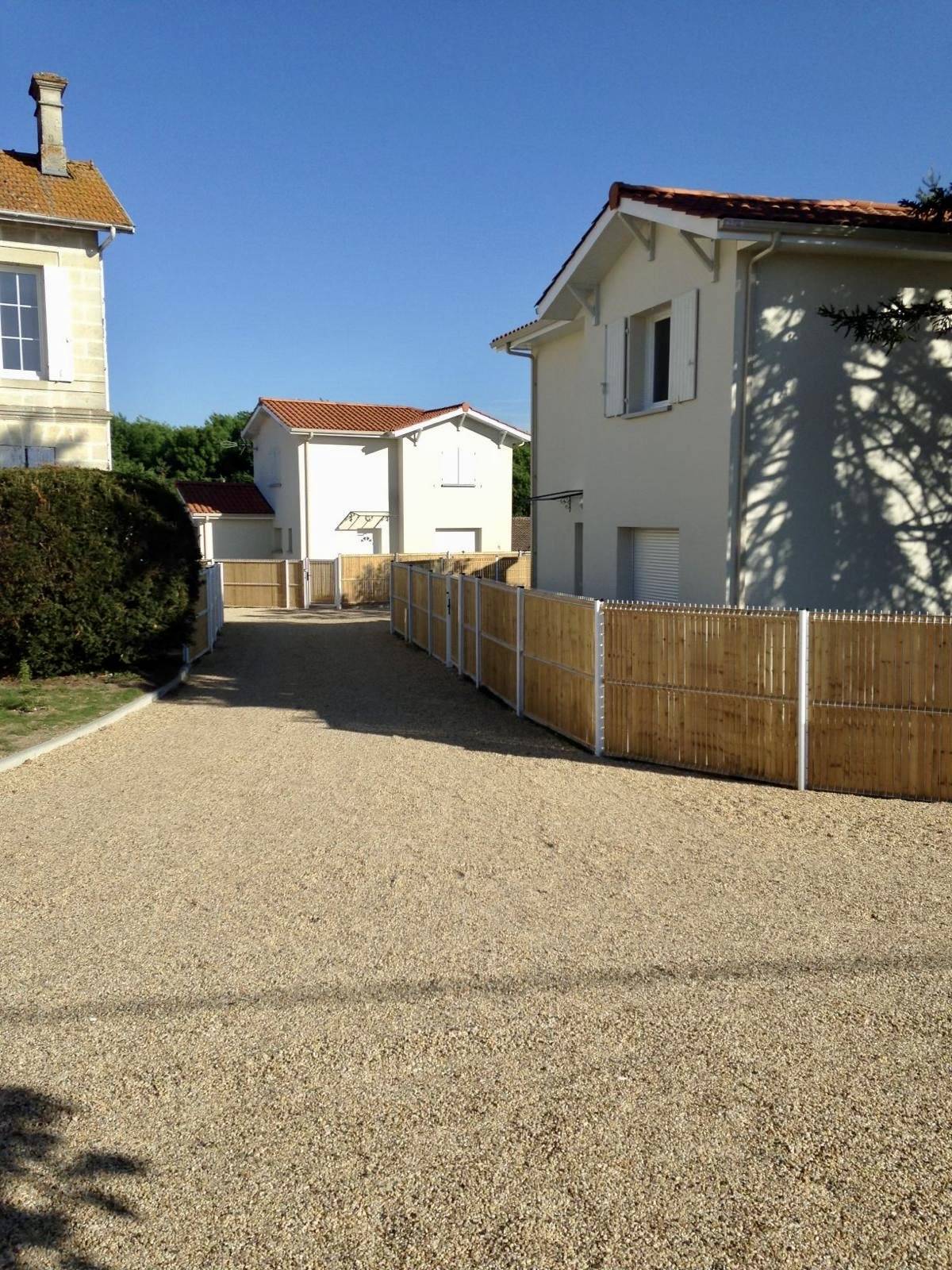 Clôture en bois occultant installée à Libourne