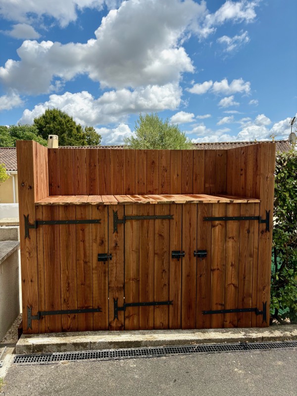 Local à poubelles sur-mesure en pin US à Cadarsac – Virgile Espaces Verts